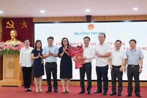 Trao quyết định bổ nhiệm Phó Chánh Văn phòng Bộ Công Thương