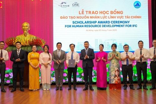 Đà Nẵng cử cán bộ đi đào tạo về trung tâm tài chính tại Singapore