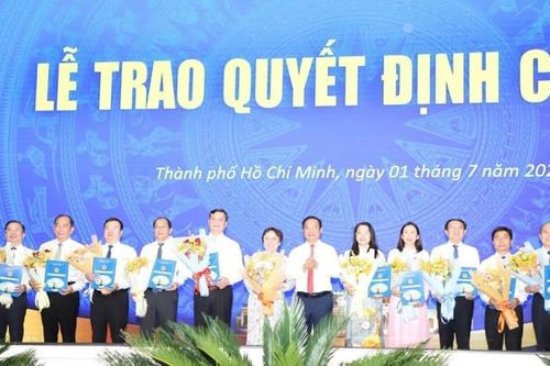Danh sách 14 giám đốc sở, ngành vừa được Chủ tịch UBND thành phố Hồ Chí Minh bổ nhiệm