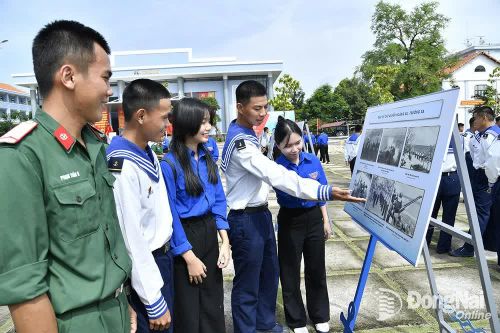 Trưng bày ảnh về 2 quần đảo Hoàng Sa - Trường Sa