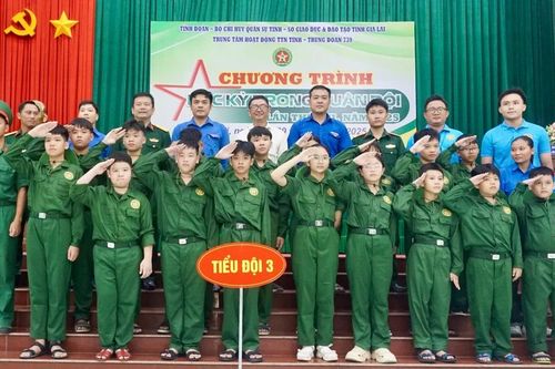 Gia Lai: Gần 70 thanh thiếu nhi tham gia 'Học kỳ trong quân đội' năm 2025