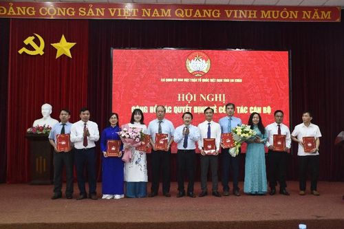Công bố quyết định về công tác cán bộ của Ủy ban Mặt trận Tổ quốc Việt Nam tỉnh