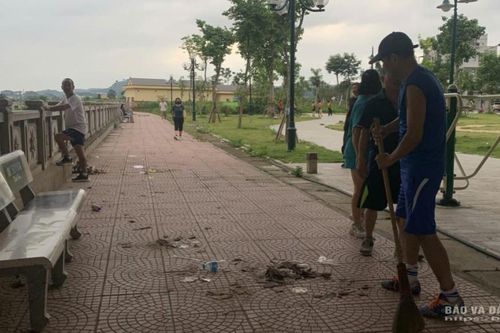 Mất vệ sinh tại công viên khu vực phường Đông Kinh và Tam Thanh