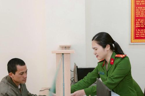 Ngày đầu vận hành thông suốt tại Công an phường Xuân Hương - Đà Lạt