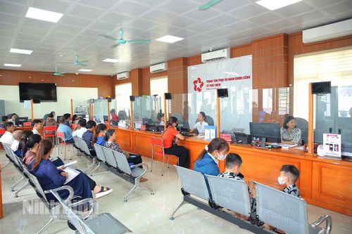 Ngày đầu vận hành chính quyền địa phương 2 cấp: Công chức tích cực, người dân hài lòng