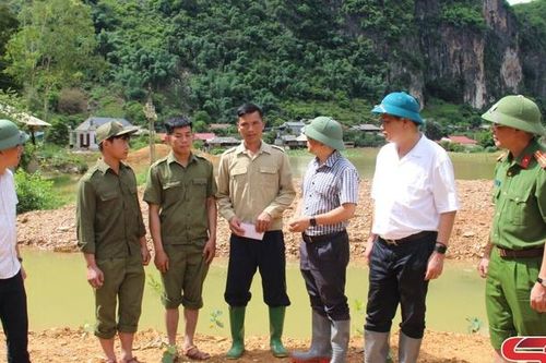 Chủ động ứng phó ngập úng tại bản Phiêng Nghè, phường Chiềng An