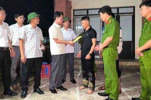 Lai Châu: Lãnh đạo tỉnh thăm, động viên gia đình nạn nhân vụ sạt lở QL4D