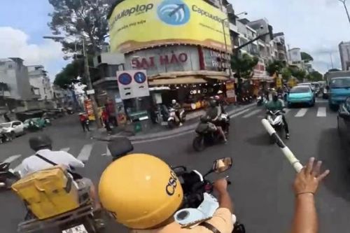 Nhờ CSGT dẫn qua đường cấm để đưa em gái tới bệnh viện cấp cứu