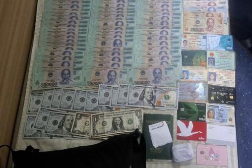 Hơn 100 hành khách đi tàu được trả lại tài sản bỏ quên