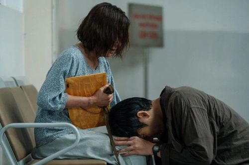 'Mang mẹ đi bỏ': Nỗi đau giằng xé của chữ 'hiếu'