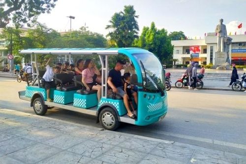 Xe chở người bốn bánh có gắn động cơ được vận chuyển hành khách theo phạm vi quy định