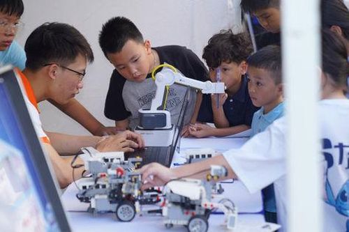 HaUI: Thắp lửa đam mê, thỏa sức sáng tạo tại Ngày hội Kỹ thuật 2025