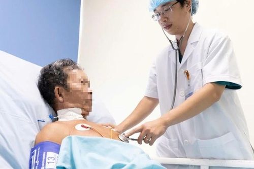 Người đàn ông nguy kịch vì bị ong vò vẽ đốt hơn 30 mũi