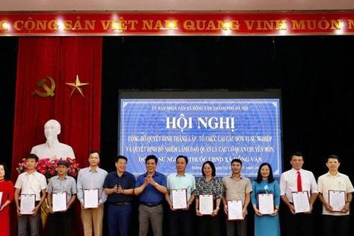 Xã Hồng Vân công bố quyết định thành lập các đơn vị sự nghiệp