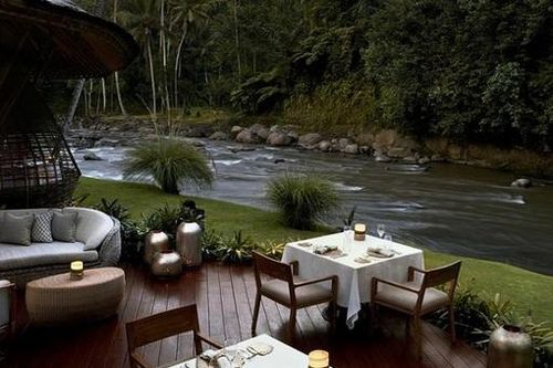 Thực hư nhà có suối chảy phía sau dẫn đến tán tài, không tốt cho gia chủ