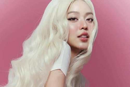 Hoa hậu Việt Nam quê Đà Nẵng gây chú ý với diện mạo khác lạ sau khi hết nhiệm kỳ