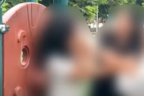 Diễn biến nóng vụ 'nữ quái' túm tóc, đánh cô gái túi bụi ở công viên gây bức xúc trên mạng xã hội