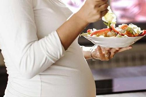 Mẹ bầu không cần 'ăn cho hai người' – ăn đúng cách, đủ vi chất