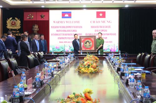 Trao đổi kinh nghiệm trong lĩnh vực quản lý hành chính, góp phần tăng cường mối quan hệ đoàn kết giữa Việt Nam - Camphuchia
