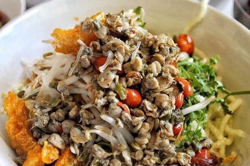 Cơm hến ở Huế