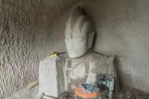 Tượng 'Phật - Siêu nhân Điện quang' khổng lồ bị điều tra ở Trung Quốc