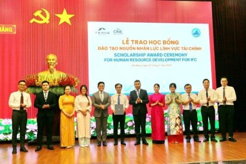 Đà Nẵng cử cán bộ đi đào tạo về trung tâm tài chính tại Singapore