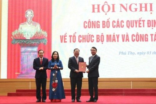 Phú Thọ công bố các quyết định về tổ chức bộ máy và công tác cán bộ