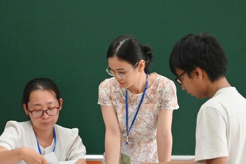 Chấm thi khẩn trương nhưng không được 'sót bài', 'sót ý' để bảo đảm quyền lợi cho thí sinh