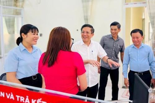 Phó Chủ tịch UBND thành phố Trần Nam Hưng kiểm tra hoạt động tại các xã, phường mới