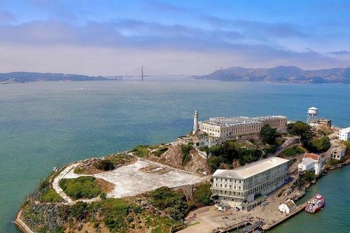 Vụ vượt ngục trót lọt duy nhất ở nhà tù khét tiếng Alcatraz