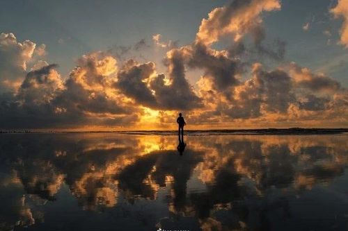 Dậy sớm 'săn' bình minh rực rỡ trên biển Sầm Sơn