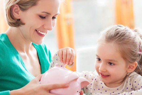 Cha mẹ nên dạy con tiết kiệm từ việc nhỏ