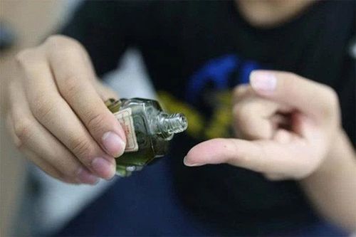 Dầu gió có thực sự là bảo bối cho mọi nhà?