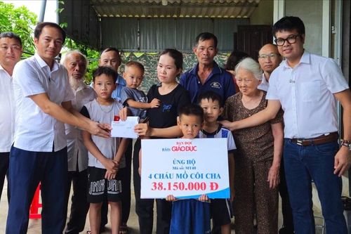 Trao hơn 38 triệu đồng đến 4 cháu mồ côi bố