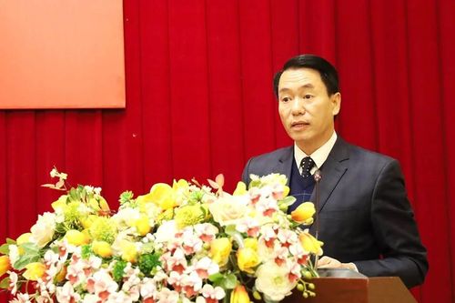 Ông Luyện Hữu Chung làm Phó Giám đốc phụ trách Sở Giáo dục và Đào tạo Lào Cai