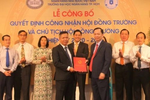 Hoàn thiện quy trình phối hợp đổi mới quản trị nhà trường