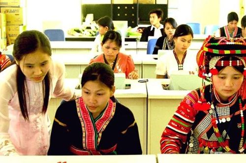 Người cam kết tình nguyện làm việc từ đủ 5 năm trở lên ở vùng đặc biệt khó khăn được xét tuyển công chức