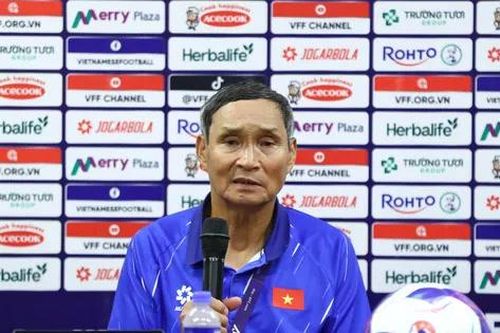 HLV Mai Đức Chung nhắc nhở tuyển nữ Việt Nam không chủ quan sau đại thắng 6-0 trước UAE