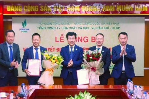 PVChem công bố và trao quyết định bổ nhiệm hai Phó Tổng Giám đốc