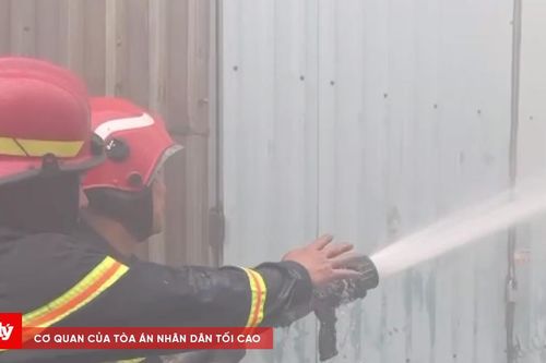Cháy nhà kho công ty, gần 200 Cảnh sát tham gia dập lửa