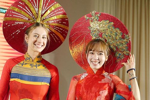 16 ứng viên Hoa khôi bóng chuyền VTV Cup rạng rỡ trong tà áo dài