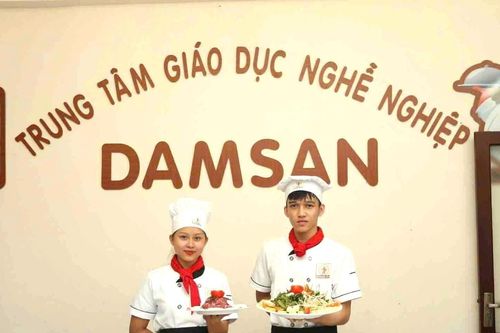 Thanh niên dân tộc thiểu số có 'đường đi' mới, vừa học văn hóa vừa học nghề