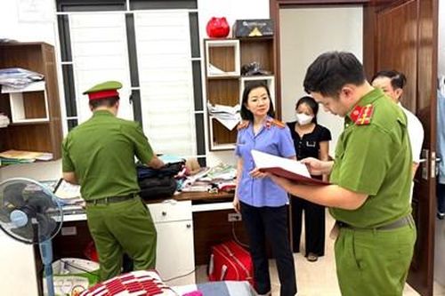 Phê chuẩn khởi tố giám đốc công ty sản xuất mỹ phẩm giả