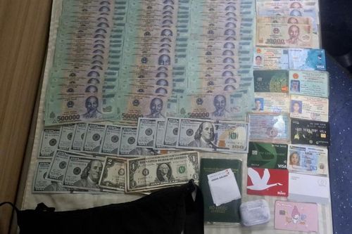 Tiếp viên đường sắt trả lại gần 420 triệu đồng khách đi tàu bỏ quên