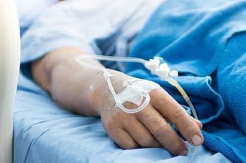 Người đàn ông 58 tuổi nhập viện cấp cứu sau khi uống cà phê và hút thuốc