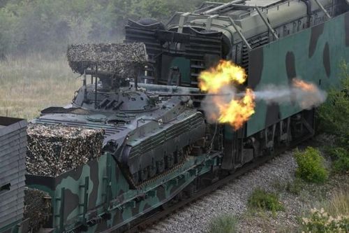 Tàu hỏa bọc thép Nga tái xuất ở Donbass: Vũ khí hậu cần cổ điển trở lại thời hiện đại