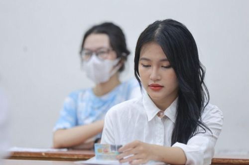 Lần đầu tiên thí sinh bị giám thị làm trễ giờ 30 phút được thi lại