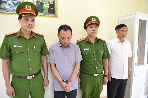 Giám đốc công ty sản xuất kem chống nắng giả Athena bị bắt