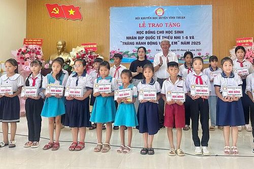 Nâng bước học sinh nghèo