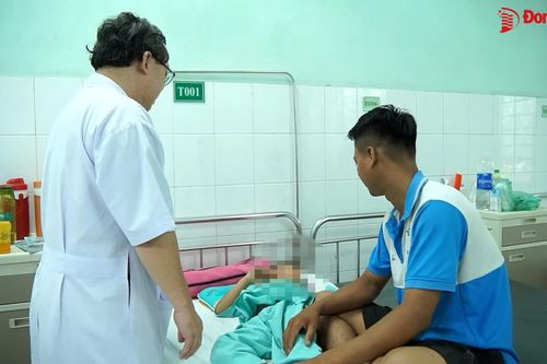 Hy hữu: Gắp con cá rô trong cổ họng của bé trai 4 tuổi